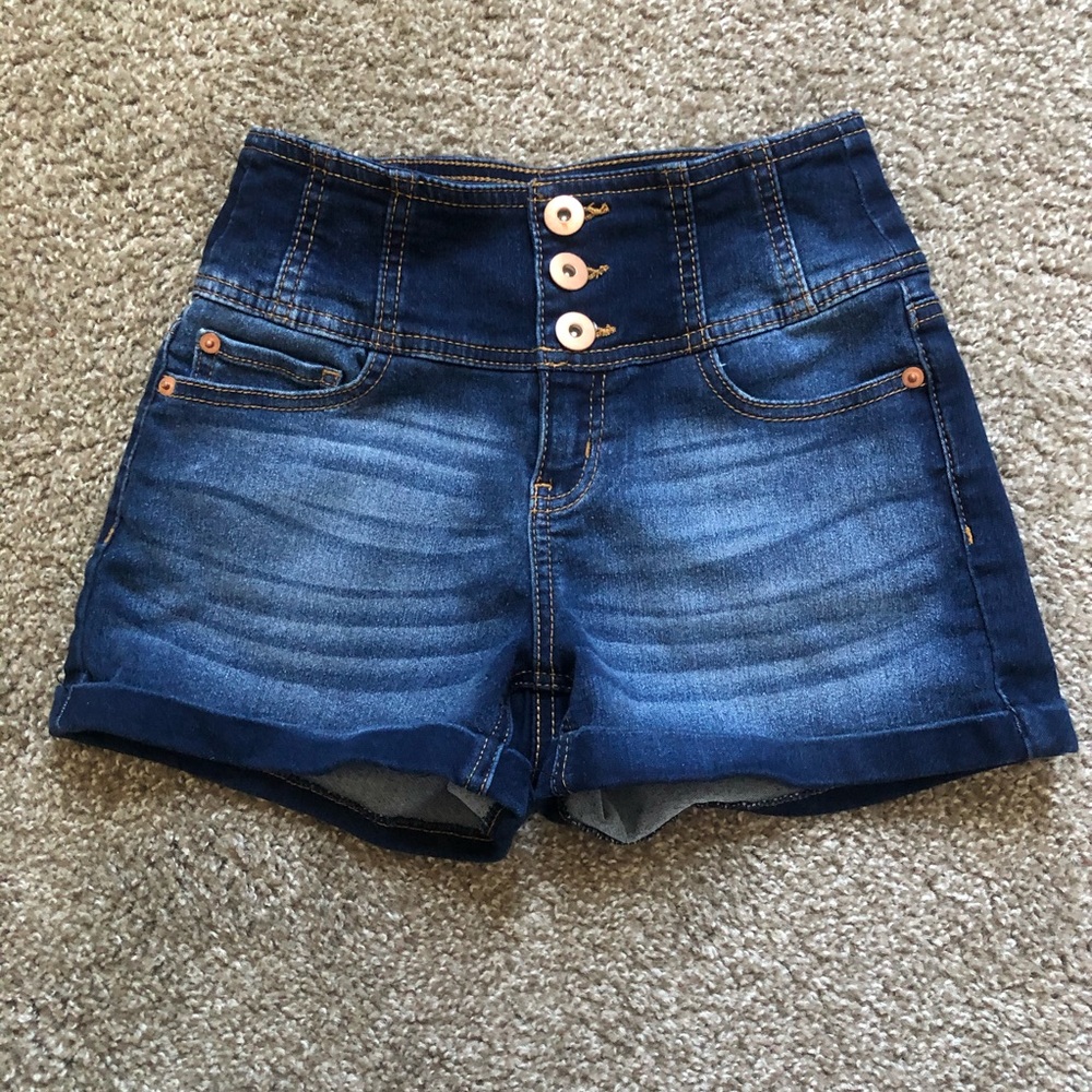 Confortable stretchy jean shorts